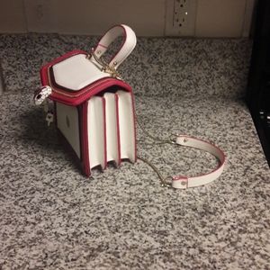 I'm selling a brand new bvlgari bag. It's the serp